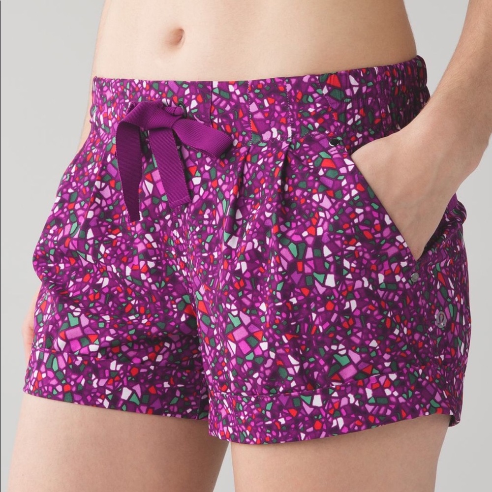 Lululemon Spring Break Away Short
Paradise Camo